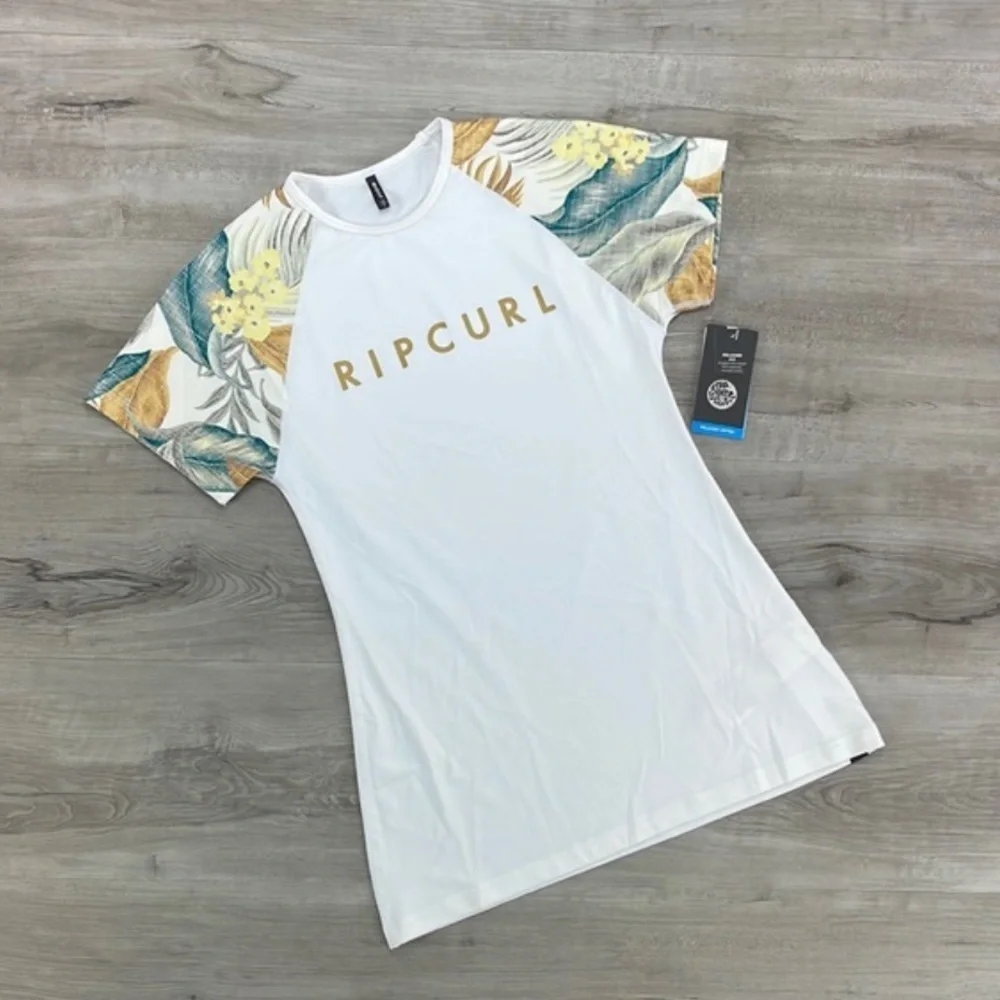 ☀️RIP CURL☀️ TROPIC SHACK RELAXED SHORT SLEEVE RASH GUARD